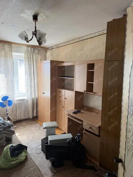 У продажу двокімнатна квартира в малосімейці:- компактна загальна площа 40 м2- над квартирою є технічний поверх- стан житловий, але потребує ремонтуБільш детальна інформація за телефоном