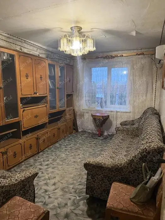 У продажу двокімнатна квартира в малосімейці:- компактна загальна площа 40 м2- над квартирою є технічний поверх- стан житловий, але потребує ремонтуБільш детальна інформація за телефоном