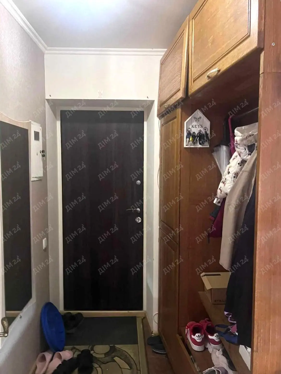 У продажу 2 кімнатна квартира в Диканьці, Полтавський район.Загальна площа — 47 кв.м. Квартира розташована на 2 поверсі цегляного будинку. Квартира дуже тепла.Виконаний сучасний ремонт, залишається меблювання.Поруч із квартирою є сарай та погріб.Детальніша інформація за телефоном. Звертайтесь!