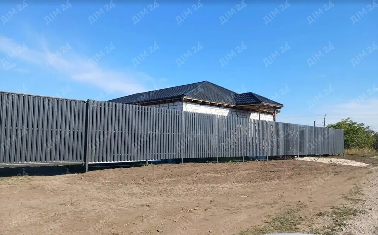 Пропонуємо до вашої уваги затишний будинок в чистому районі. * 2 поверхи теплої цегли площею 200 м2.* Свіжий ремонт дозволить відразу вїхати в будинок та жити в ньому.* Чудове місцезнаходження, яке збереже відчуття близькості до міста ( 9км. від самого центру міста)* Система теплої підлоги не дасть вам змерзнути.* Подвір"я в 10 соток дозволить зібрати всіх ваших друзів на вихідні!* + в подарунок залишається кухня!До кінцевої зупинки Рибців 2 хв їзди.Запрошую на показ цього розкішного будинку!