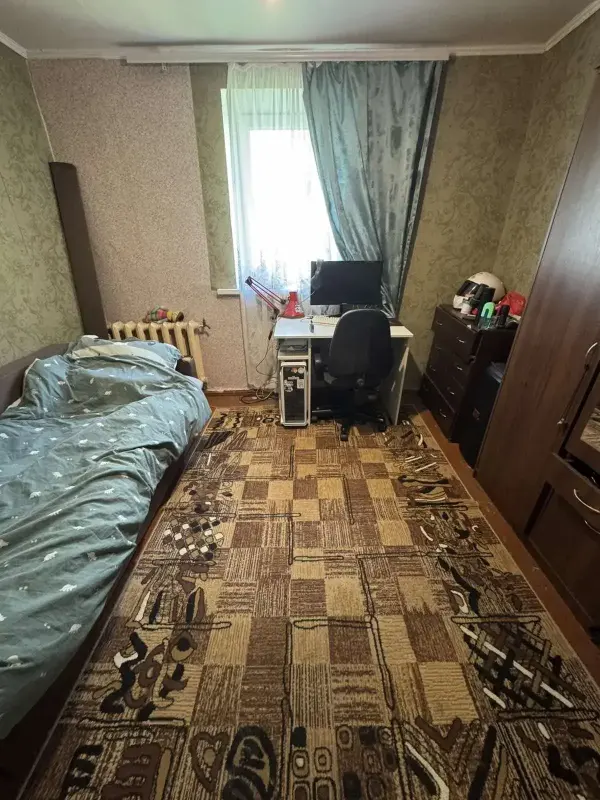 В продажу будинок в районі 8 школи.Загальна площа -67 м24 кімнати Всі комунікації в будинкуОпалення газовеКаналізація зливна ямаСтан житловий9 соток земліЄ кадастровий номерЗа додатковою інфомацією телефонуйте!