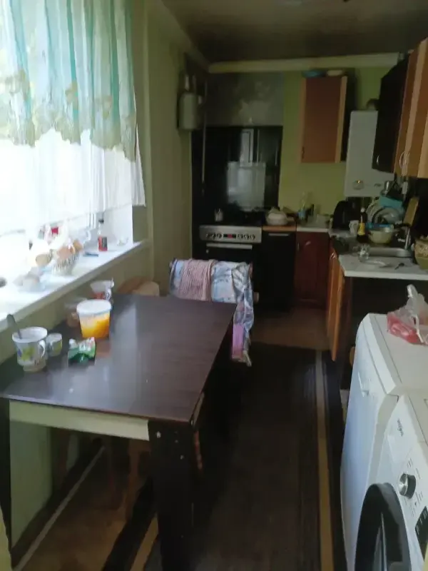 В продажу будинок в районі 8 школи.Загальна площа -67 м24 кімнати Всі комунікації в будинкуОпалення газовеКаналізація зливна ямаСтан житловий9 соток земліЄ кадастровий номерЗа додатковою інфомацією телефонуйте!