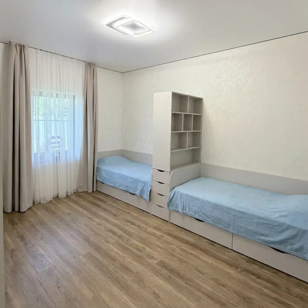 У продажу недобудова в районі ГРЛ:* Цегляний будинок в 2 поверхи.* Комунікації поруч, електроенергія підведена.* Капітальний підвал (окремо від будинку), колодязь, зливна яма.* Ділянка рівна, правильної прямокутної форми; площа - 15 соток.Телефонуйте та дізнавайтеся подробиці!
