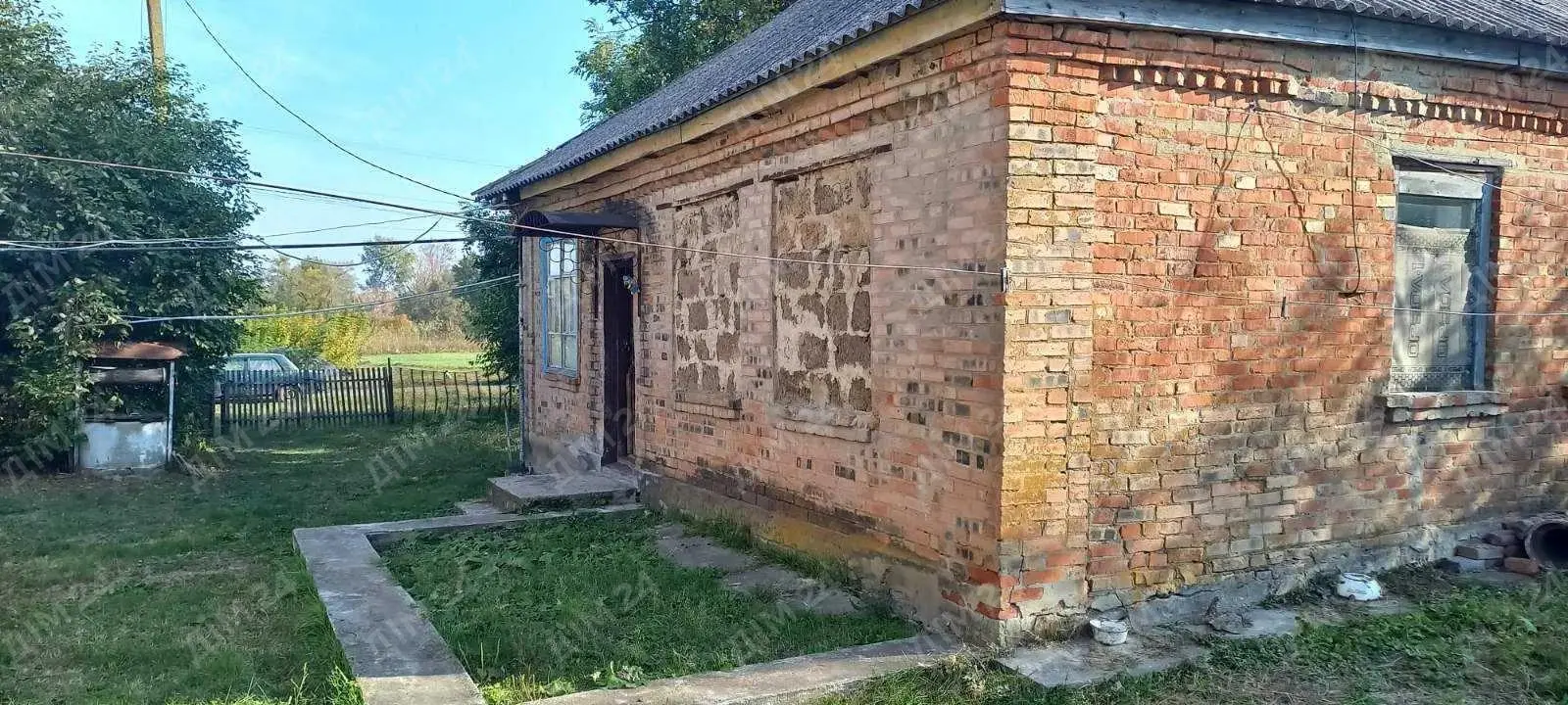 У продажу будинок у селі Кустолово-Суходілка Машівського району.Загальна площа — 51,8 кв.м. Три кімнати в житловому стані. Вода — з колодязя. Санвузол на вулиці.Земельна ділянка — 50 соток. На території є сад, город, господарські приміщення та просторе подвір’я.У селі є школа, магазин та інша необхідна інфраструктура.Детальніша інформація за телефоном. Звертайтесь!