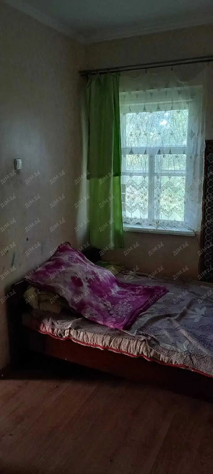 У продажу будинок у селі Кустолово-Суходілка Машівського району.Загальна площа — 51,8 кв.м. Три кімнати в житловому стані. Вода — з колодязя. Санвузол на вулиці.Земельна ділянка — 50 соток. На території є сад, город, господарські приміщення та просторе подвір’я.У селі є школа, магазин та інша необхідна інфраструктура.Детальніша інформація за телефоном. Звертайтесь!