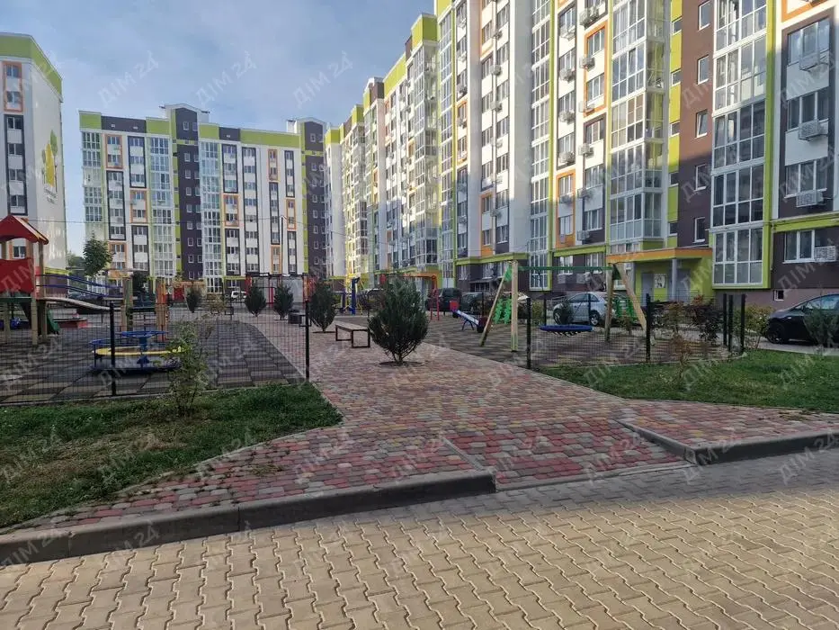Продається простора двокімнатна квартира в новобудові у місті Полтава.Загальна площа — 62,8 м². Чудова можливість облаштувати житло на власний смак!Основні характеристики:Адреса: вул. Європейська, 146Е, ЖК «Європейський квартал»Поверх: 1 із 9Загальна площа: 62,8 м²Площа кухні: 9,2 м²Висота стелі: 2,75 мОпалення: автономне, власна котельняСтіни: газоблок, зовнішнє утепленняСтан: без чистового ремонтуЩо вже зроблено?Квартира підготовлена до подальшого ремонту:виконана стяжка підлоги;оштукатурені та зашпакльовані стіни;розведені електрика та труби;встановлені радіатори опалення.Більш детальна інформація за телефоном.