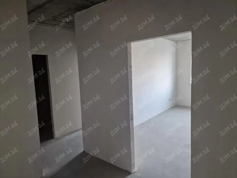 Продається простора двокімнатна квартира в новобудові у місті Полтава.Загальна площа — 62,8 м². Чудова можливість облаштувати житло на власний смак!Основні характеристики:Адреса: вул. Європейська, 146Е, ЖК «Європейський квартал»Поверх: 1 із 9Загальна площа: 62,8 м²Площа кухні: 9,2 м²Висота стелі: 2,75 мОпалення: автономне, власна котельняСтіни: газоблок, зовнішнє утепленняСтан: без чистового ремонтуЩо вже зроблено?Квартира підготовлена до подальшого ремонту:виконана стяжка підлоги;оштукатурені та зашпакльовані стіни;розведені електрика та труби;встановлені радіатори опалення.Більш детальна інформація за телефоном.