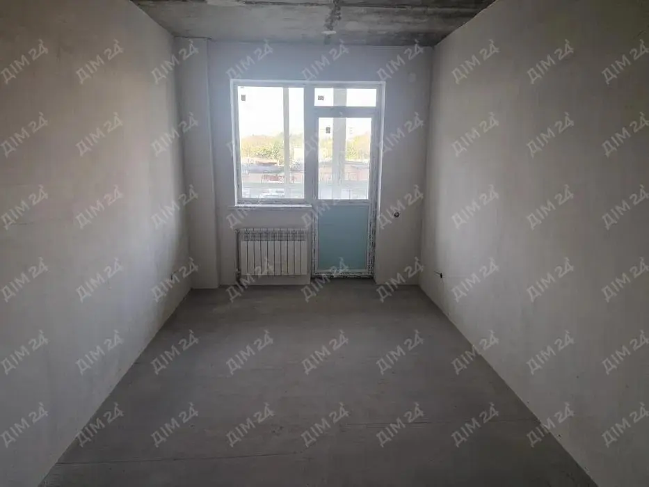 Продається простора двокімнатна квартира в новобудові у місті Полтава.Загальна площа — 62,8 м². Чудова можливість облаштувати житло на власний смак!Основні характеристики:Адреса: вул. Європейська, 146Е, ЖК «Європейський квартал»Поверх: 1 із 9Загальна площа: 62,8 м²Площа кухні: 9,2 м²Висота стелі: 2,75 мОпалення: автономне, власна котельняСтіни: газоблок, зовнішнє утепленняСтан: без чистового ремонтуЩо вже зроблено?Квартира підготовлена до подальшого ремонту:виконана стяжка підлоги;оштукатурені та зашпакльовані стіни;розведені електрика та труби;встановлені радіатори опалення.Більш детальна інформація за телефоном.