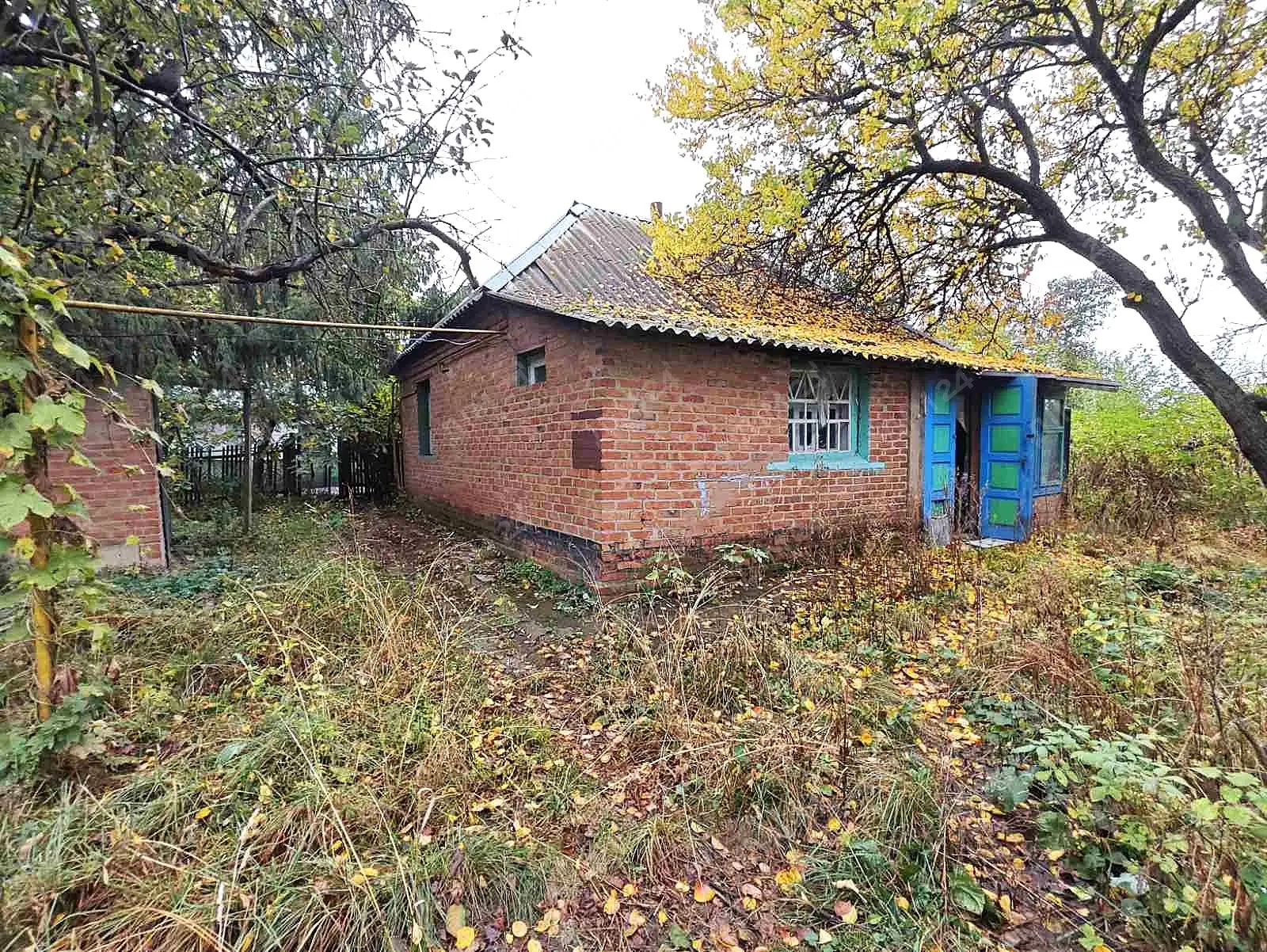 До продажу пропонується &nbsp;будинок у Руденківці — 25 соток землі!Характеристики:- Будинок площею 50 м.кв, обкладений цеглою.- Кімната — 20 м.кв.- Кухня — 6 м.кв.- Земельна ділянка — 25 соток.- Газ та електроенергія.- Вода в будинку.- Бойлер.- Санвузол на вулиці.- Будинок потребує ремонту.Село Руденківка, Новосанжарський район. До Нових Санжар — 7 км.Чудовий варіант для тих, хто шукає будинок із великою ділянкою для облаштування на власний смак.Телефонуйте за подробицями!