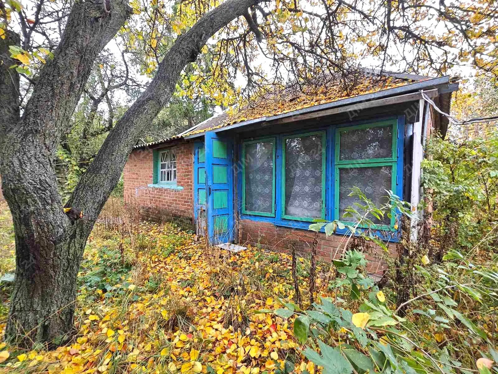 До продажу пропонується &nbsp;будинок у Руденківці — 25 соток землі!Характеристики:- Будинок площею 50 м.кв, обкладений цеглою.- Кімната — 20 м.кв.- Кухня — 6 м.кв.- Земельна ділянка — 25 соток.- Газ та електроенергія.- Вода в будинку.- Бойлер.- Санвузол на вулиці.- Будинок потребує ремонту.Село Руденківка, Новосанжарський район. До Нових Санжар — 7 км.Чудовий варіант для тих, хто шукає будинок із великою ділянкою для облаштування на власний смак.Телефонуйте за подробицями!