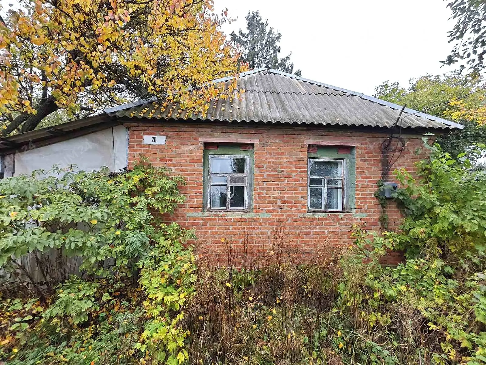 До продажу пропонується &nbsp;будинок у Руденківці — 25 соток землі!Характеристики:- Будинок площею 50 м.кв, обкладений цеглою.- Кімната — 20 м.кв.- Кухня — 6 м.кв.- Земельна ділянка — 25 соток.- Газ та електроенергія.- Вода в будинку.- Бойлер.- Санвузол на вулиці.- Будинок потребує ремонту.Село Руденківка, Новосанжарський район. До Нових Санжар — 7 км.Чудовий варіант для тих, хто шукає будинок із великою ділянкою для облаштування на власний смак.Телефонуйте за подробицями!