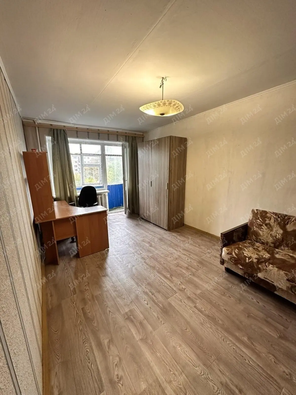 В продажу однокімнатна квартира, зупинка Новозаводська!36 м2, &nbsp;житлова площа - 18,9 м2, кухня -6,7 м2Третій поверх дев`ятиповерхового цегляного будинкуОпалення центральнеСтан під ремонтВікна деревоЗа додатковою інформацією телефонуйте!