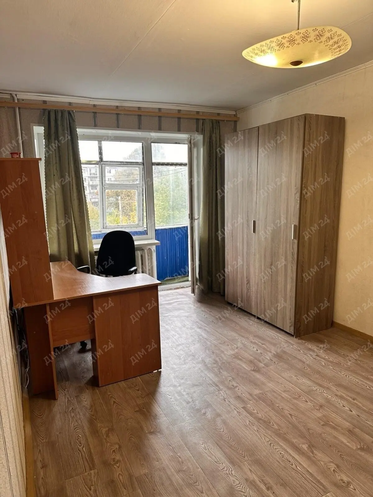 В продажу однокімнатна квартира, зупинка Новозаводська!36 м2, &nbsp;житлова площа - 18,9 м2, кухня -6,7 м2Третій поверх дев`ятиповерхового цегляного будинкуОпалення центральнеСтан під ремонтВікна деревоЗа додатковою інформацією телефонуйте!