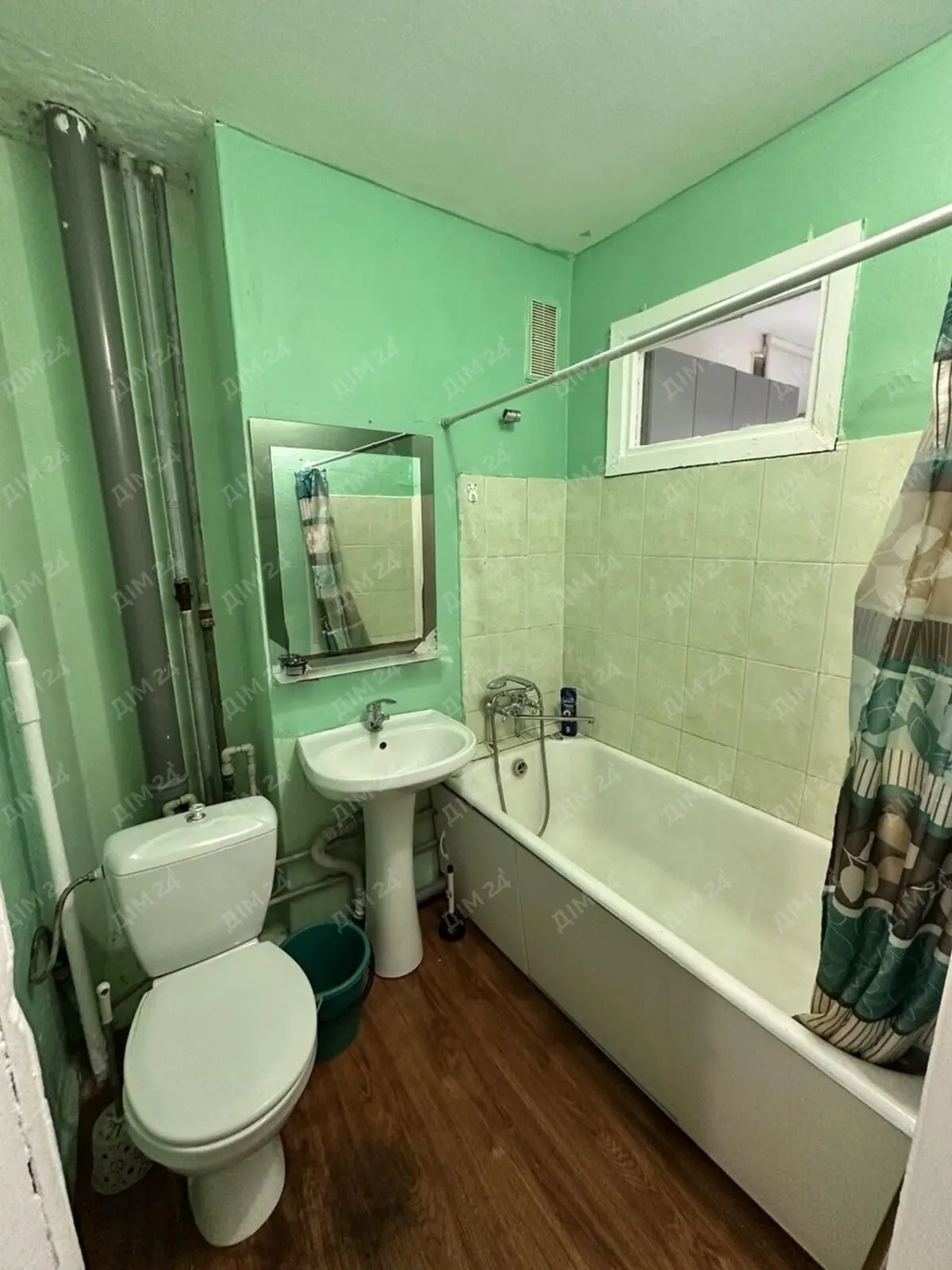 В продажу однокімнатна квартира, зупинка Новозаводська!36 м2, &nbsp;житлова площа - 18,9 м2, кухня -6,7 м2Третій поверх дев`ятиповерхового цегляного будинкуОпалення центральнеСтан під ремонтВікна деревоЗа додатковою інформацією телефонуйте!