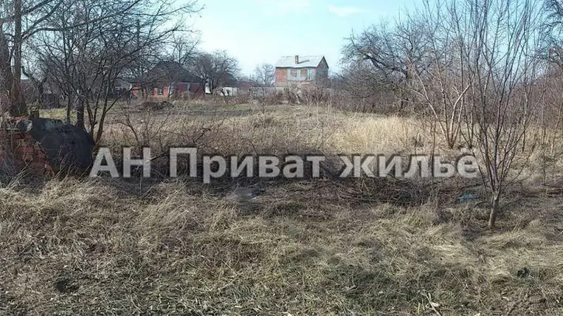 В продажу ділянка під житлову забудову в Рибцях* Обжита та заселена вулиця;* Загальна площа ділянки 10 соток, на якій прекрасно розміщується будинок вашої мрії;* Комунікації проходять по вулиці;* Ділянка рівна та має правильну прямокутну форму.Хочете придбати ділянку для будівництва свого будинку? Телефонуйте!