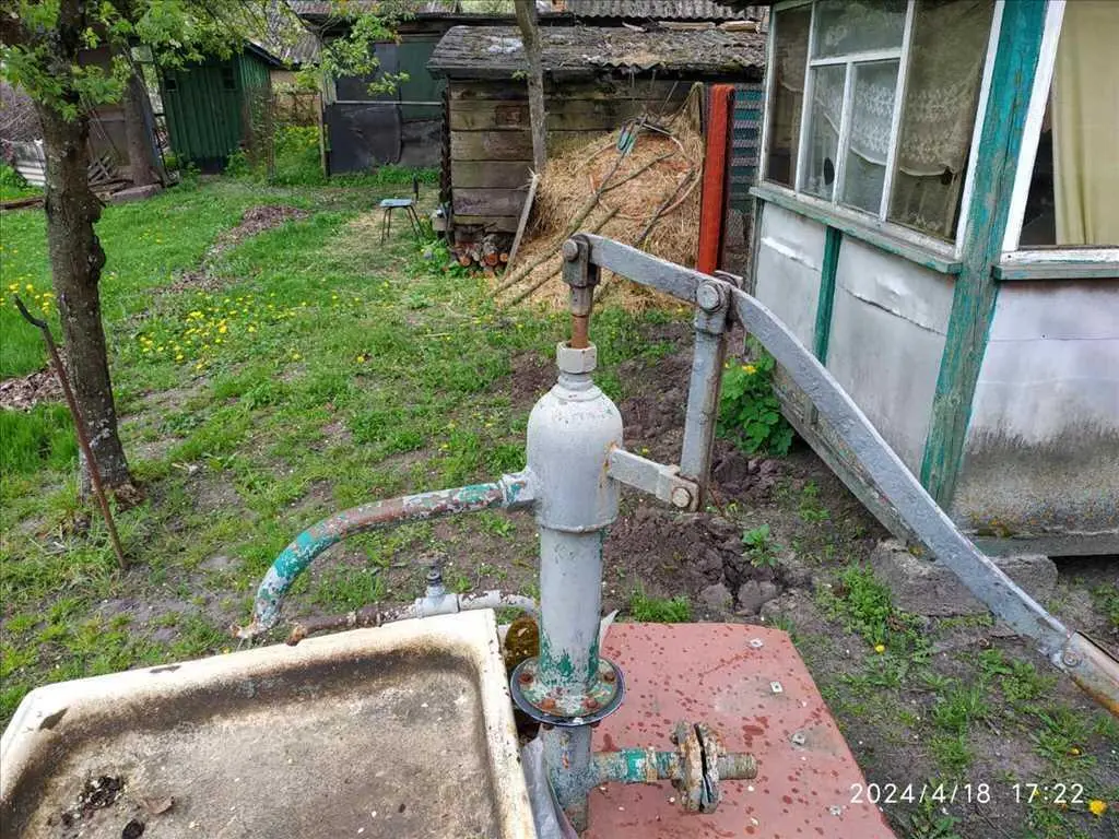 Цегляний будинок у мальовничому селі Головач