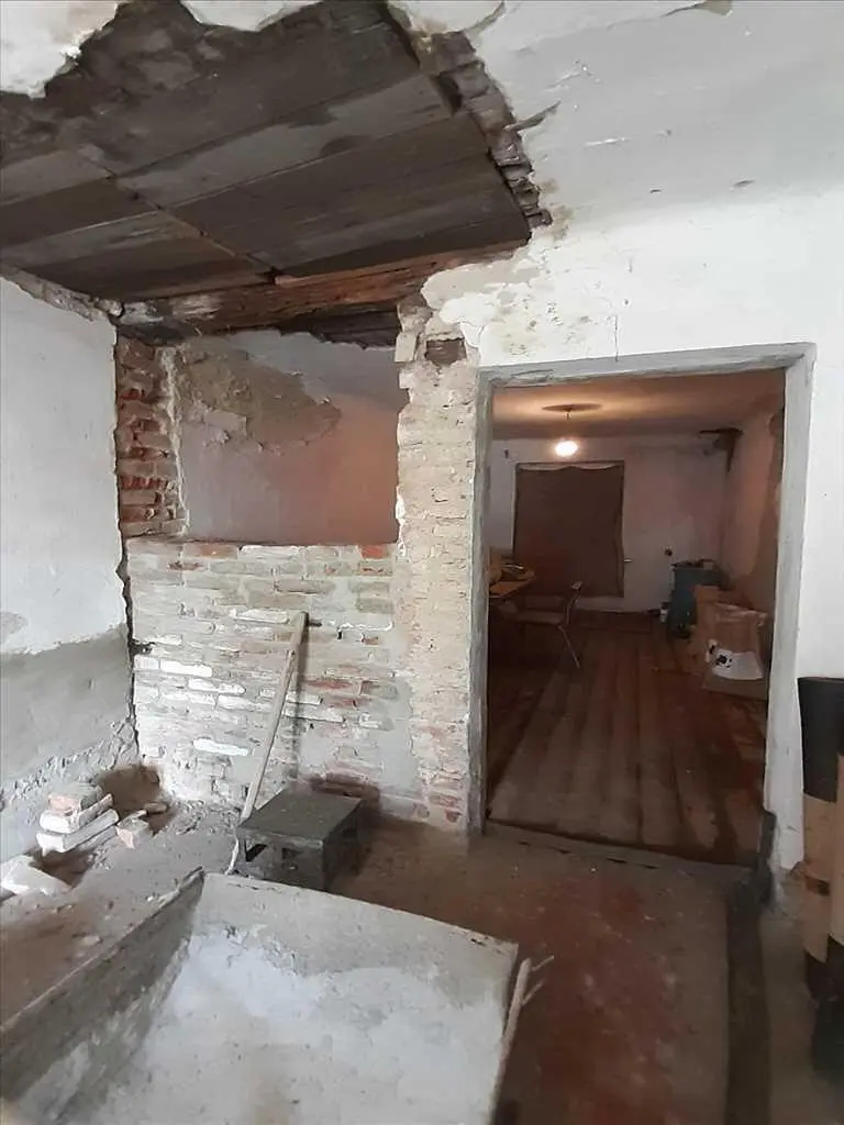 Частина будинку у районі Інституту Зв`язку!