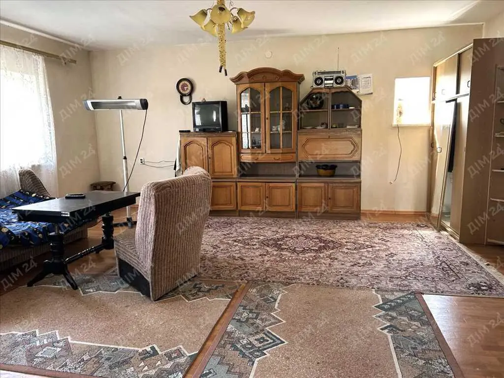 Будинок з виходом до ставка