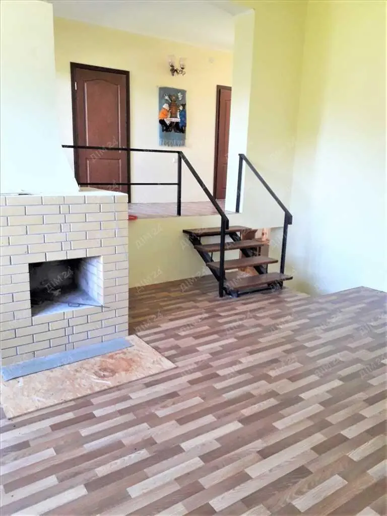 Будинок з виходом до ставка