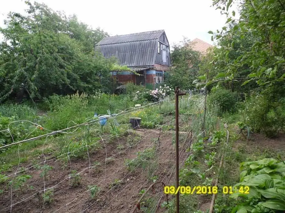 Двоповерхова дача поруч з Полтавою