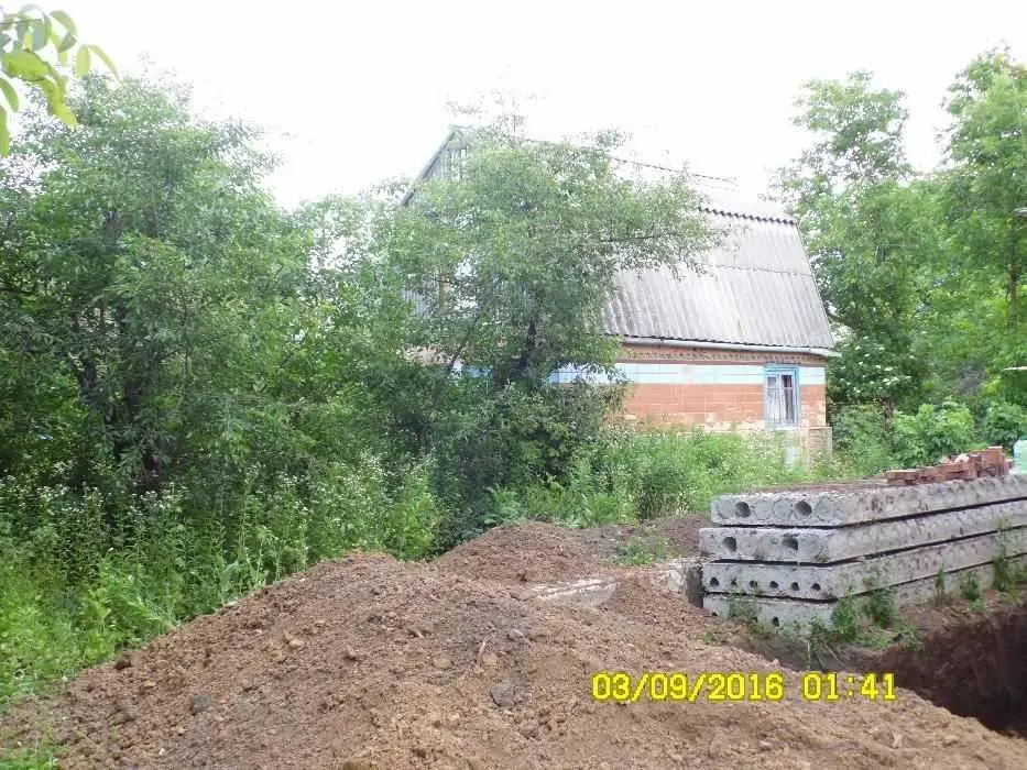 Двоповерхова дача поруч з Полтавою