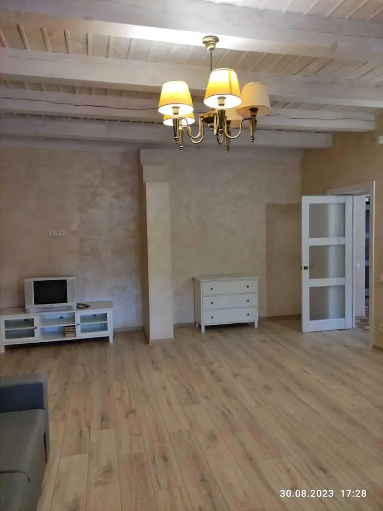 Новий цегляний будинок у Кротенках