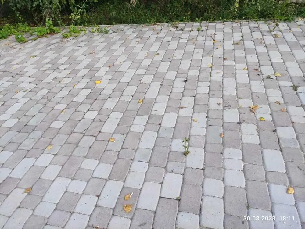 Новий цегляний будинок у Кротенках