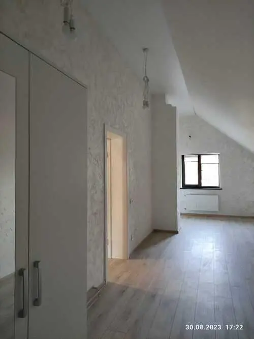 Новий цегляний будинок у Кротенках