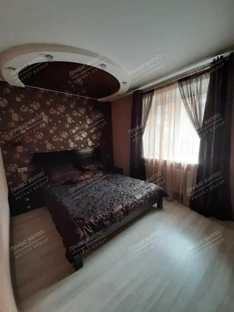 Розкішна трикімнатна квартира в новому цегляному будинку. 