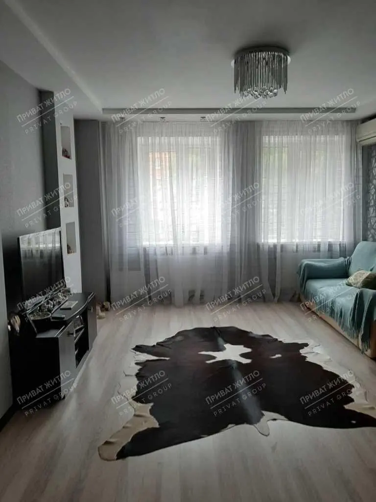 Розкішна трикімнатна квартира в новому цегляному будинку. 