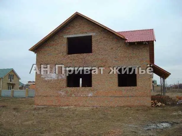 Кирпичный недостроенный дом  в районе Институте связи