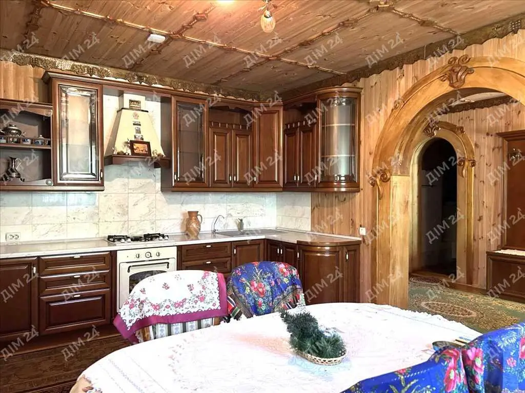  Три будинки на одній ділянці з виходом до річки!