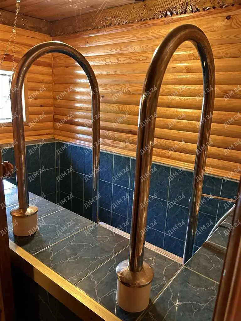  Три будинки на одній ділянці з виходом до річки!