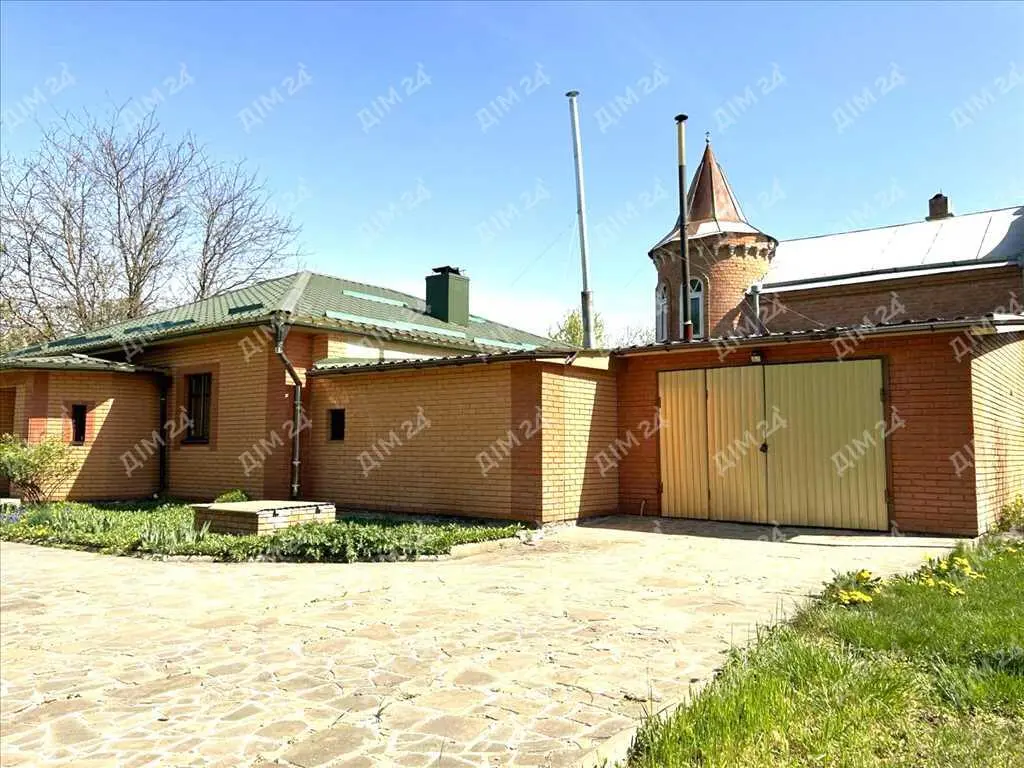  Три будинки на одній ділянці з виходом до річки!