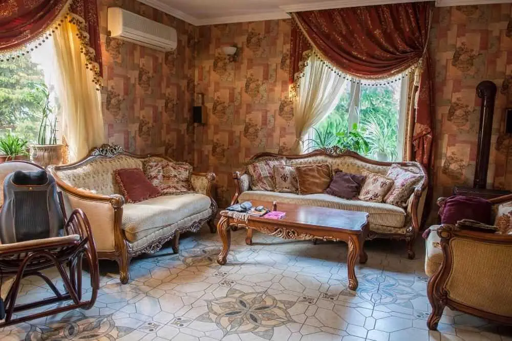 Унікальний будинок у Мильцях з доглянутою ділянкою 15 соток