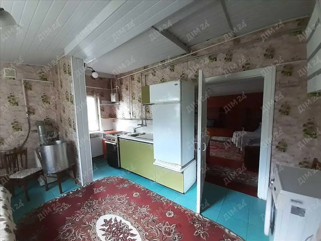 Будинок на два входи. Заходь та живи!