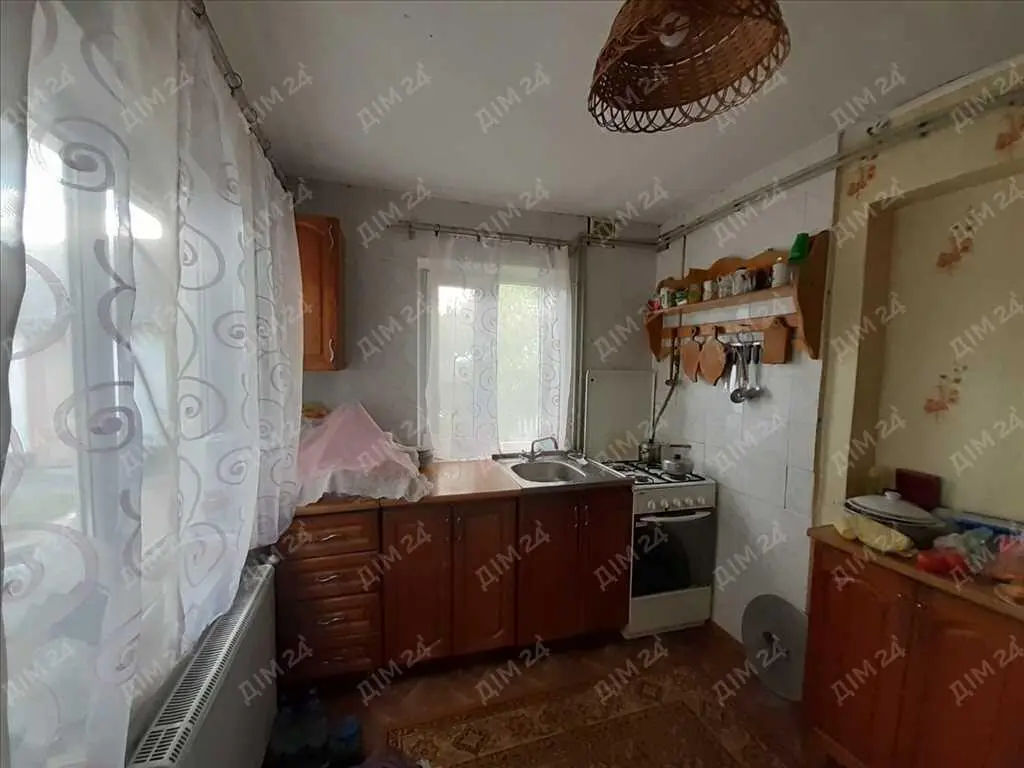 Будинок на два входи. Заходь та живи!