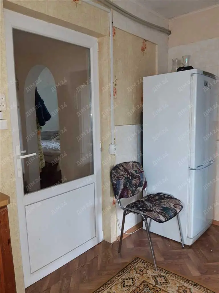 Будинок на два входи. Заходь та живи!