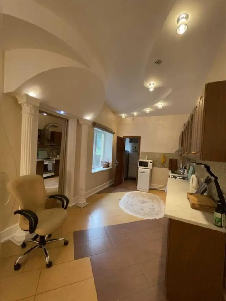 Неймовірний будинок неподалік ТЦ "Конкорд"