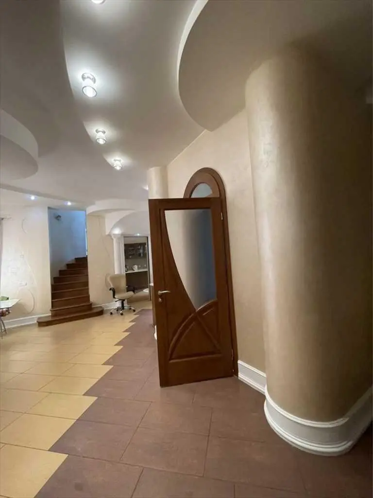 Неймовірний будинок неподалік ТЦ "Конкорд"