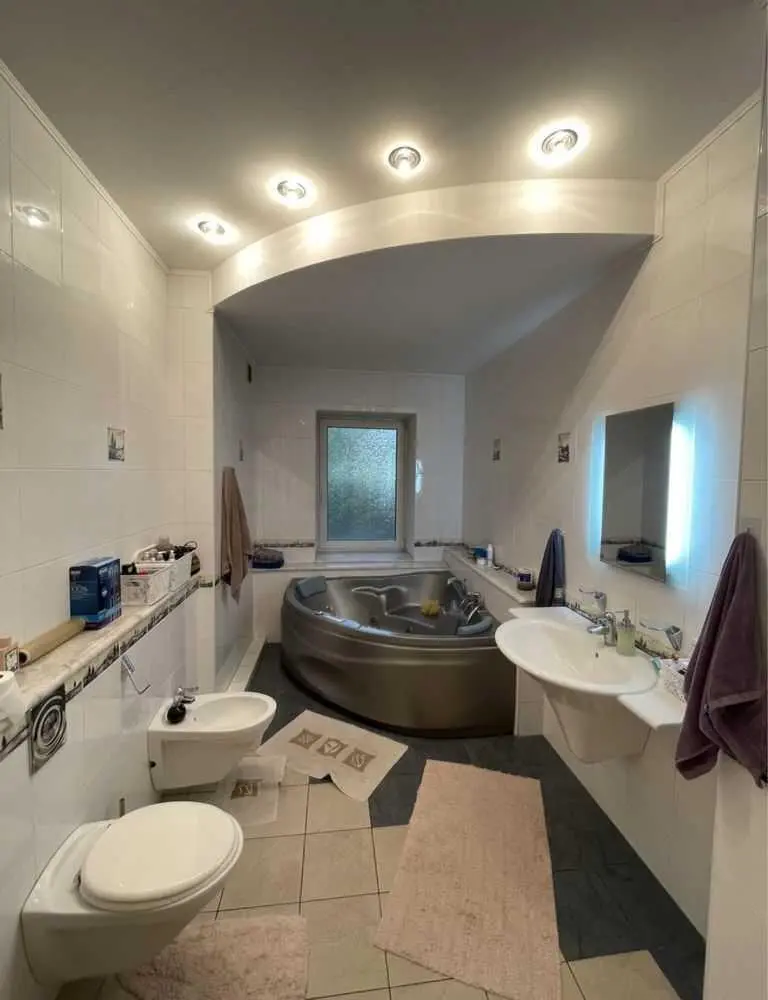 Неймовірний будинок неподалік ТЦ "Конкорд"