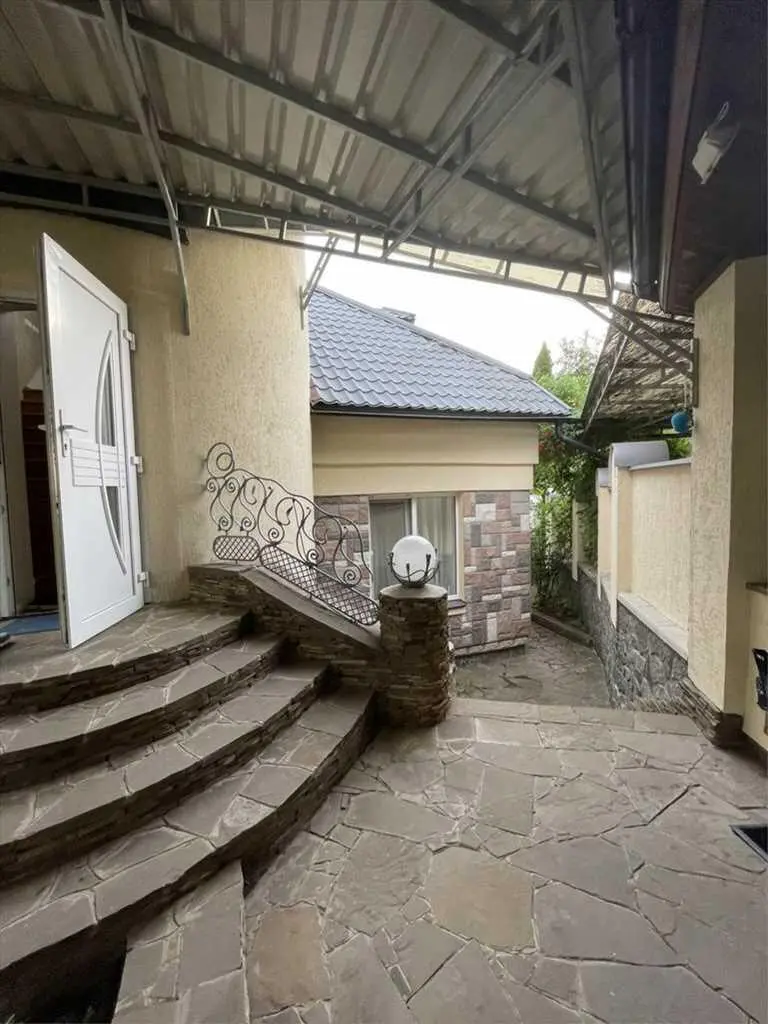 Неймовірний будинок неподалік ТЦ "Конкорд"