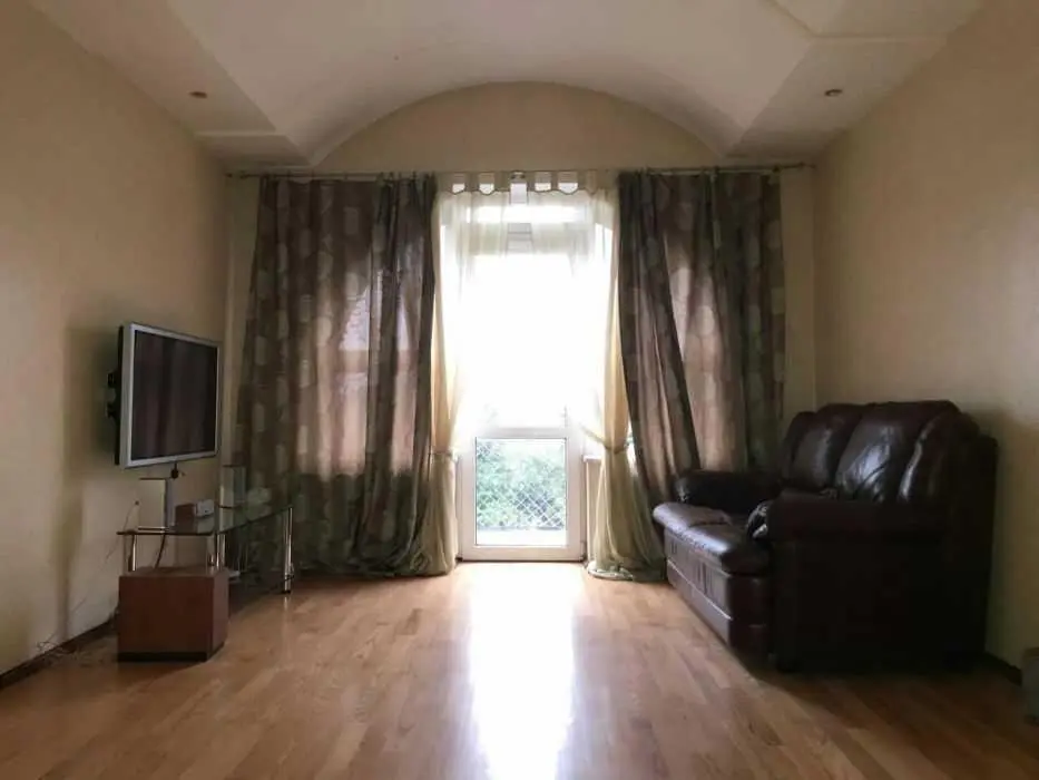 Неймовірний будинок неподалік ТЦ "Конкорд"