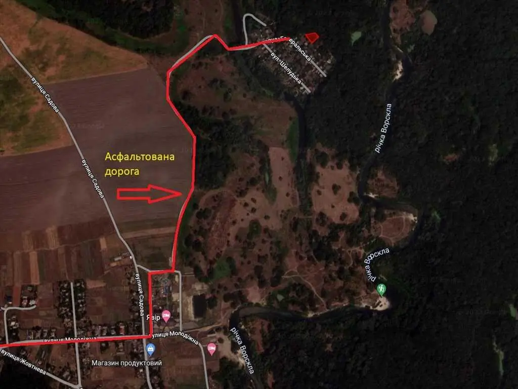 Ділянка в ексклюзивному місці, межує з лісом