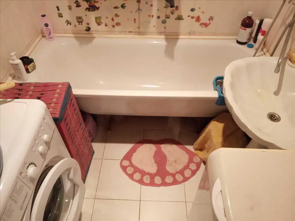 Трикімнатна "сталінка" в Авіамістечку