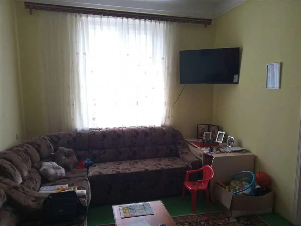 Трикімнатна "сталінка" в Авіамістечку