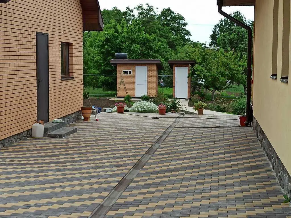 Чудовий будинок в Яківцях.