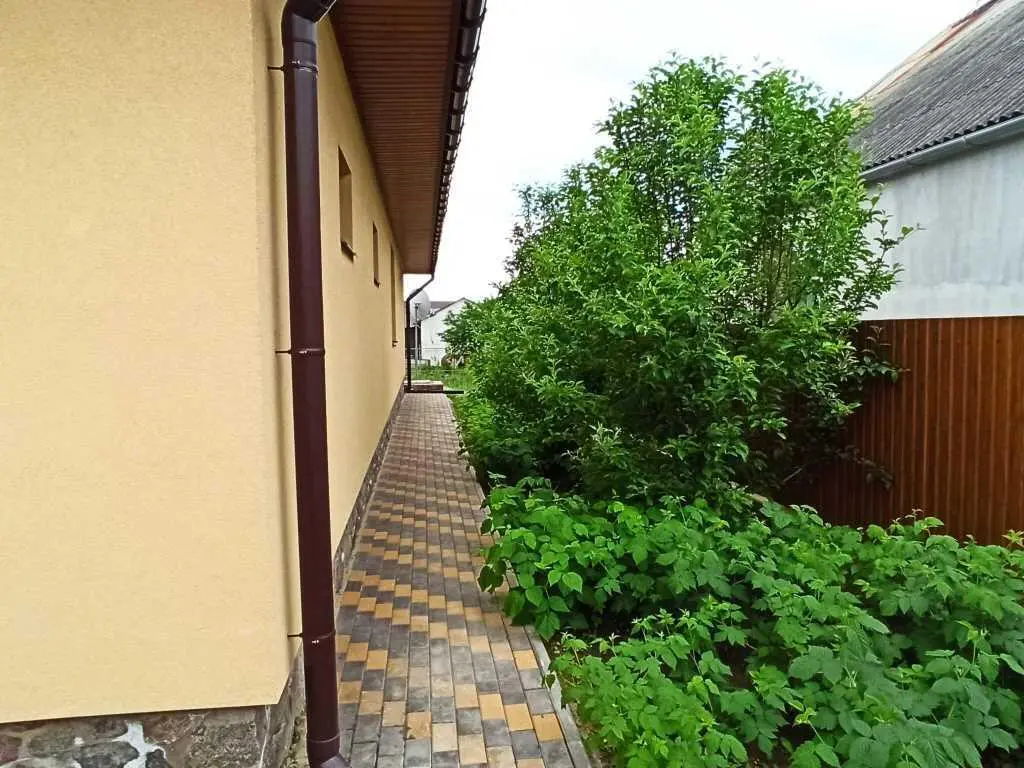 Чудовий будинок в Яківцях.