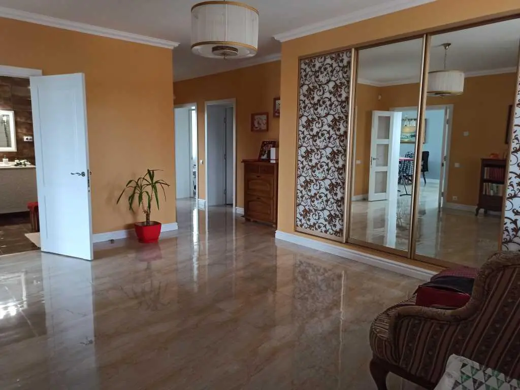 Чудовий будинок в Яківцях.