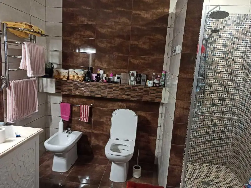 Чудовий будинок в Яківцях.